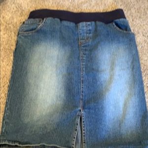 Holly Robinson Peete Maternity jean skirt